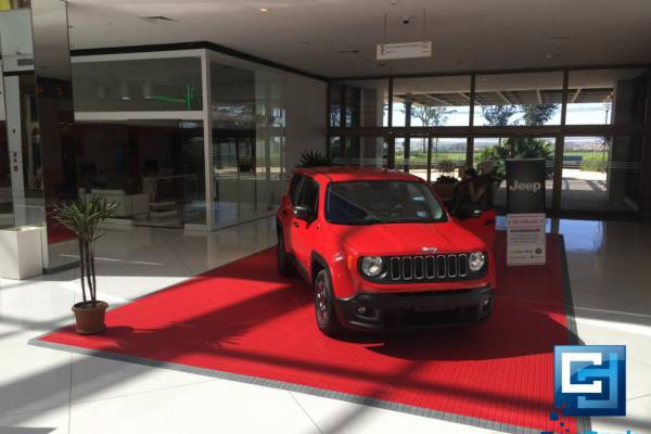 piso plastico para exposição de carros jeep iguatemi